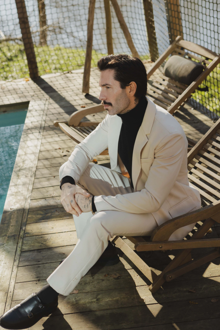 Le Classique Écru Suit